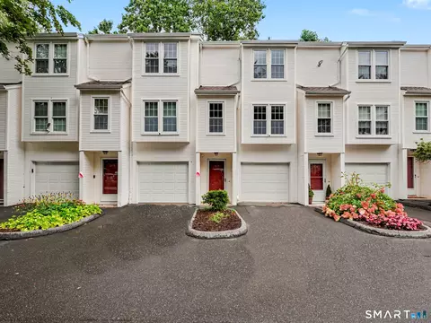 380 Hitchcock Rd #267, Waterbury, CT 06705
