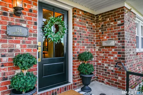Entry Way - 124 Beverly Rd, Torrington, CT 06790 photo 1 of 2