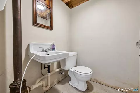Bath - 124 Beverly Rd, Torrington, CT 06790 photo 3 of 3