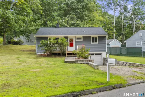 668 Bradley St, East Haven, CT 06512