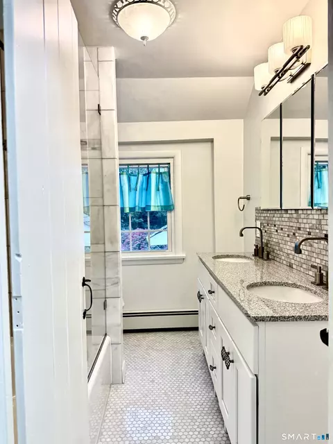 Bath - 217 Munger Ln, Bethlehem, CT 06751 photo 1 of 2