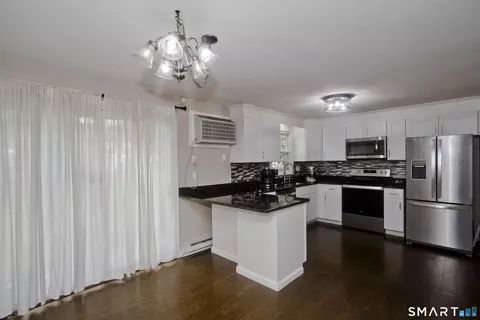 Kitchen - 52 Brandywine Ln #52, Suffield, CT 06078 photo 4 of 4