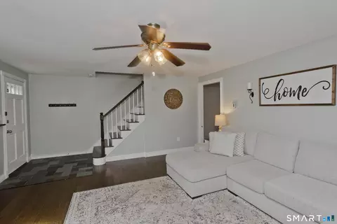 Entry Way - 52 Brandywine Ln #52, Suffield, CT 06078 photo 1 of 3