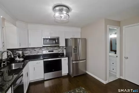 Kitchen - 52 Brandywine Ln #52, Suffield, CT 06078 photo 2 of 4