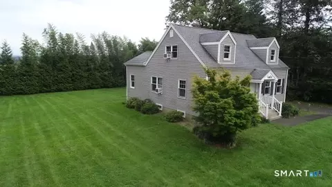 Exterior - 88 Vineyard Rd, Hamden, CT 06517 photo 2 of 5
