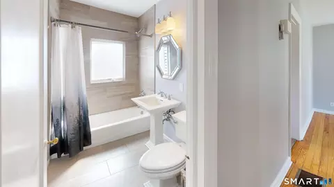 Bath - 88 Vineyard Rd, Hamden, CT 06517 photo 1 of 3