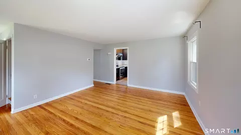 Living - 88 Vineyard Rd, Hamden, CT 06517 photo 3 of 4