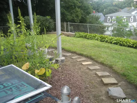 9 Champlin Pl, Norwich, CT 06360 photo 2