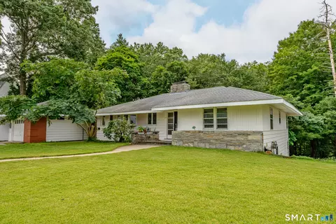 35 Gilman St, Putnam, CT 06260