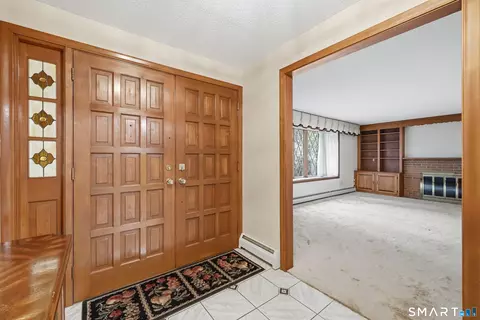 Entry Way - 5 Birch Rd, Bloomfield, CT 06002 photo 1 of 2