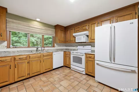 Kitchen - 5 Birch Rd, Bloomfield, CT 06002 photo 3 of 5