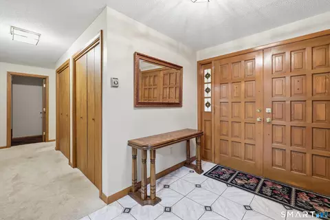 Entry Way - 5 Birch Rd, Bloomfield, CT 06002 photo 2 of 2
