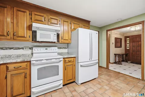 Kitchen - 5 Birch Rd, Bloomfield, CT 06002 photo 5 of 5
