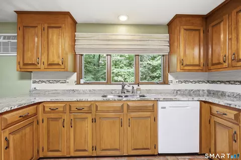 Kitchen - 5 Birch Rd, Bloomfield, CT 06002 photo 4 of 5