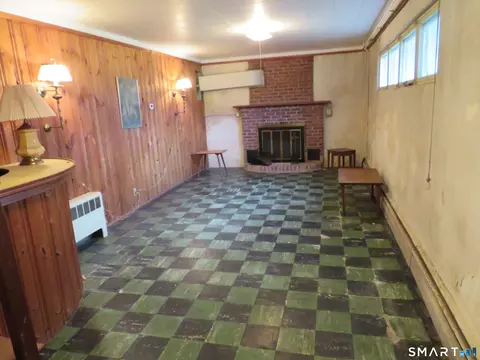Living - 562 Wells Rd, Wethersfield, CT 06109 photo 3 of 4