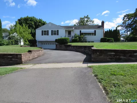 Exterior - 562 Wells Rd, Wethersfield, CT 06109 photo 2 of 7