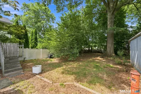 Exterior - 14 Kellogg St, Windsor, CT 06095 photo 6 of 7