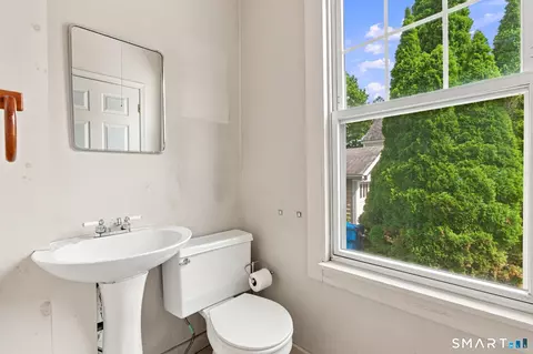 Bath - 14 Kellogg St, Windsor, CT 06095 photo 1 of 3