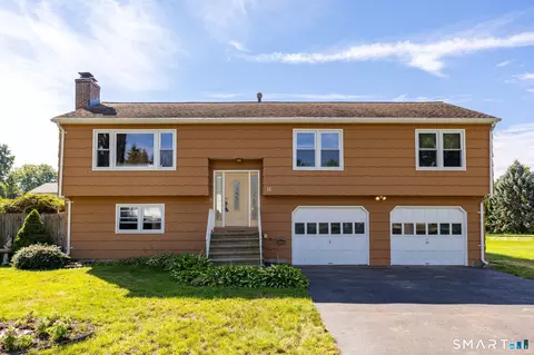 11 Londonderry Ln, Milford, CT 06460