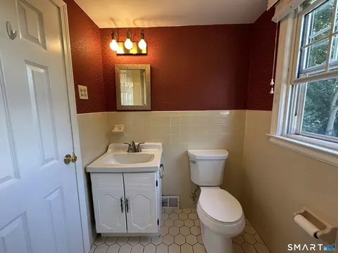 Bath - 344 Alling St, Berlin, CT 06037 photo 4 of 4