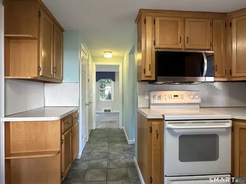 Entry Way - 344 Alling St, Berlin, CT 06037 photo 1 of 4
