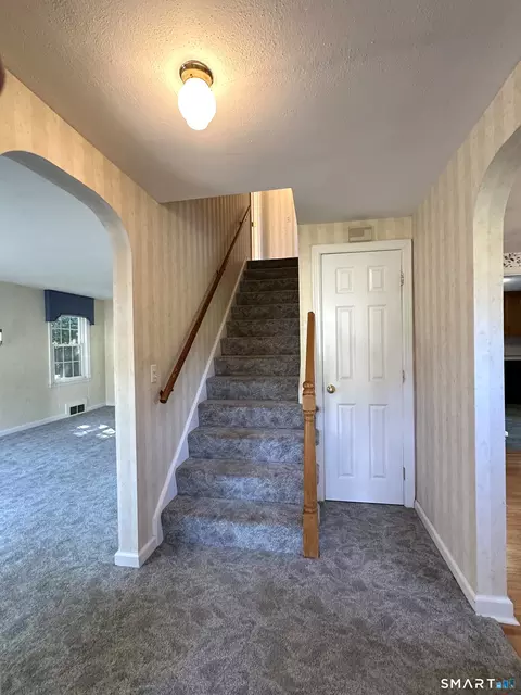 Entry Way - 344 Alling St, Berlin, CT 06037 photo 4 of 4