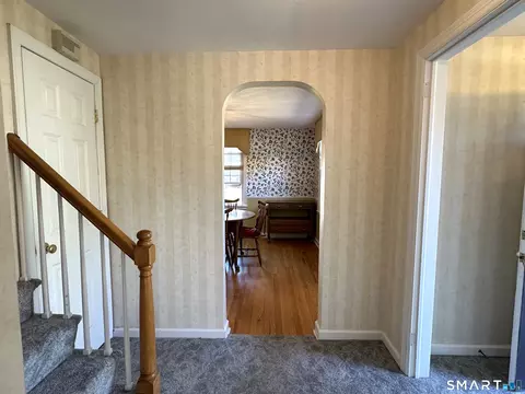 Entry Way - 344 Alling St, Berlin, CT 06037 photo 3 of 4