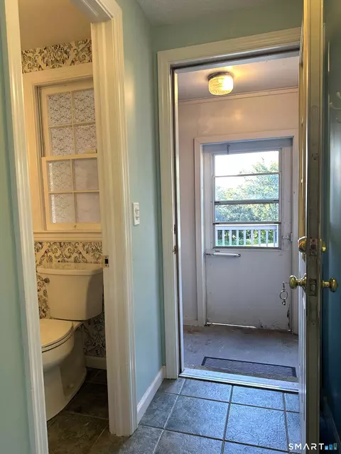 Entry Way - 344 Alling St, Berlin, CT 06037 photo 2 of 4