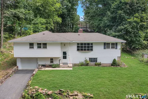 4 Musnug Rd, Danbury, CT 06811