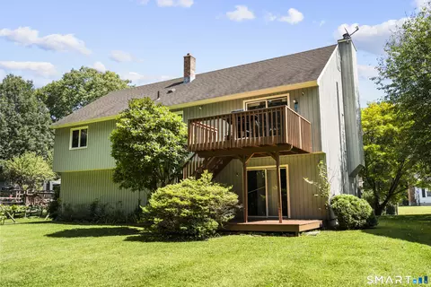 Exterior - 67 Crest St, Waterbury, CT 06708 photo 2 of 4