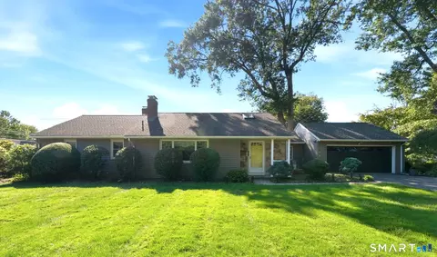 89 Mohegan Dr, West Hartford, CT 06117