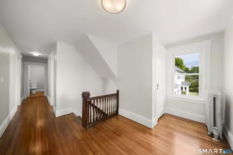 Entry Way - 517 N Main St, Suffield, CT 06078 photo 2 of 3