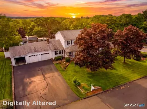 13 Sunset Rdg, Rocky Hill, CT 06067