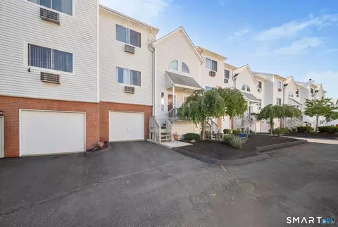 925 Oronoke Rd #13C, Waterbury, CT 06708