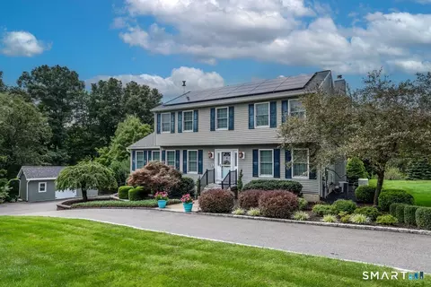 4 Ayrshire Dr, New Milford, CT 06776