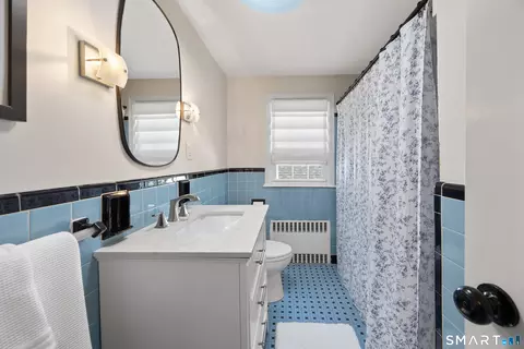 Bath - 163 Clearfield Rd, Wethersfield, CT 06109 photo 2 of 2