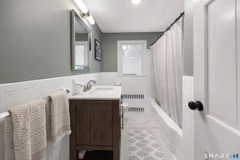 Bath - 163 Clearfield Rd, Wethersfield, CT 06109 photo 1 of 2