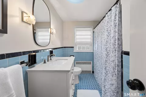 Bath - 163 Clearfield Rd, Wethersfield, CT 06109 photo 2 of 2