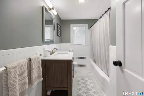 Bath - 163 Clearfield Rd, Wethersfield, CT 06109 photo 1 of 2