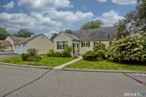 Exterior - 1 Strathmore Ln #1, Suffield, CT 06078 photo 3 of 8