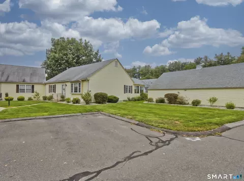 Exterior - 1 Strathmore Ln #1, Suffield, CT 06078 photo 6 of 8