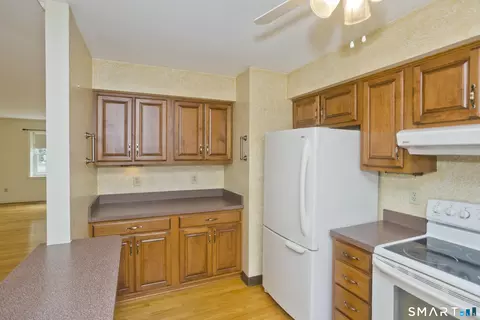 Kitchen - 1 Strathmore Ln #1, Suffield, CT 06078 photo 3 of 6