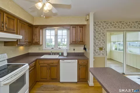 Kitchen - 1 Strathmore Ln #1, Suffield, CT 06078 photo 5 of 6