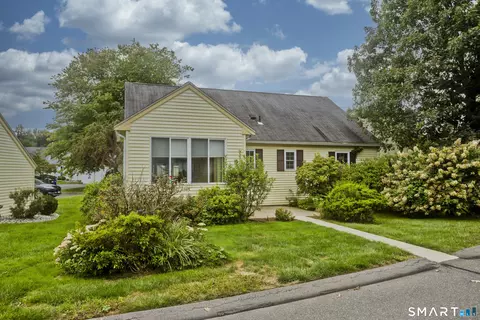 Exterior - 1 Strathmore Ln #1, Suffield, CT 06078 photo 7 of 8