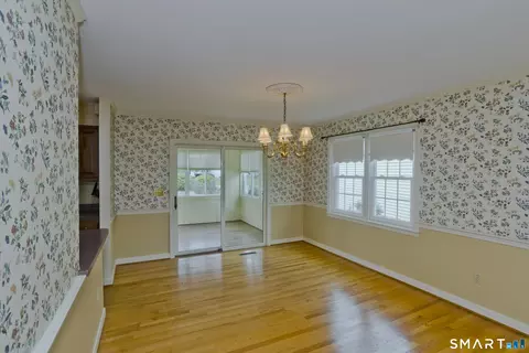 Dining - 1 Strathmore Ln #1, Suffield, CT 06078 photo 2 of 3