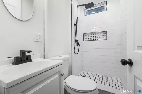 Bath - 253 Goodrich St, Hamden, CT 06517 photo 1 of 1
