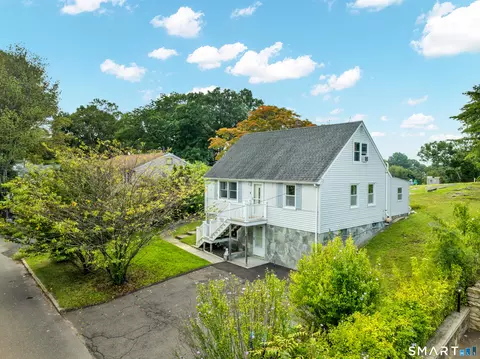 143 Red Oak Rd, Bridgeport, CT 06606