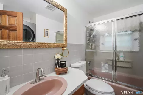 Bath - 91 Forest Dr, Wethersfield, CT 06109 photo 1 of 3