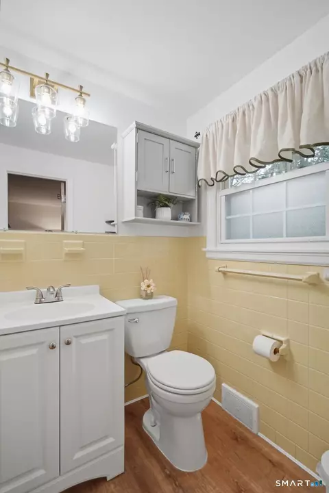 Bath - 91 Forest Dr, Wethersfield, CT 06109 photo 3 of 3