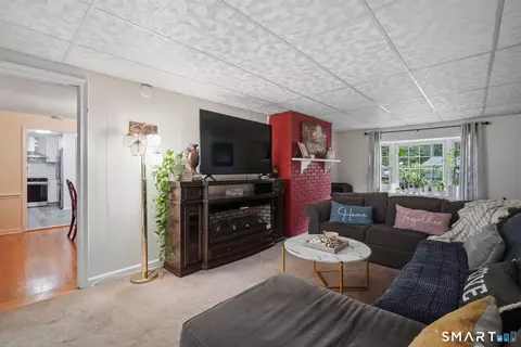 Entry Way - 91 Forest Dr, Wethersfield, CT 06109 photo 2 of 2